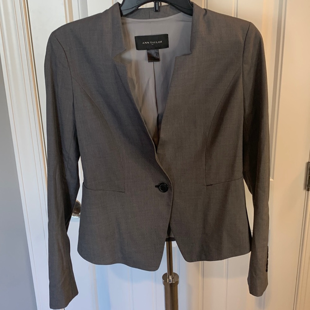 Ann Taylor blazer size 2. Grey